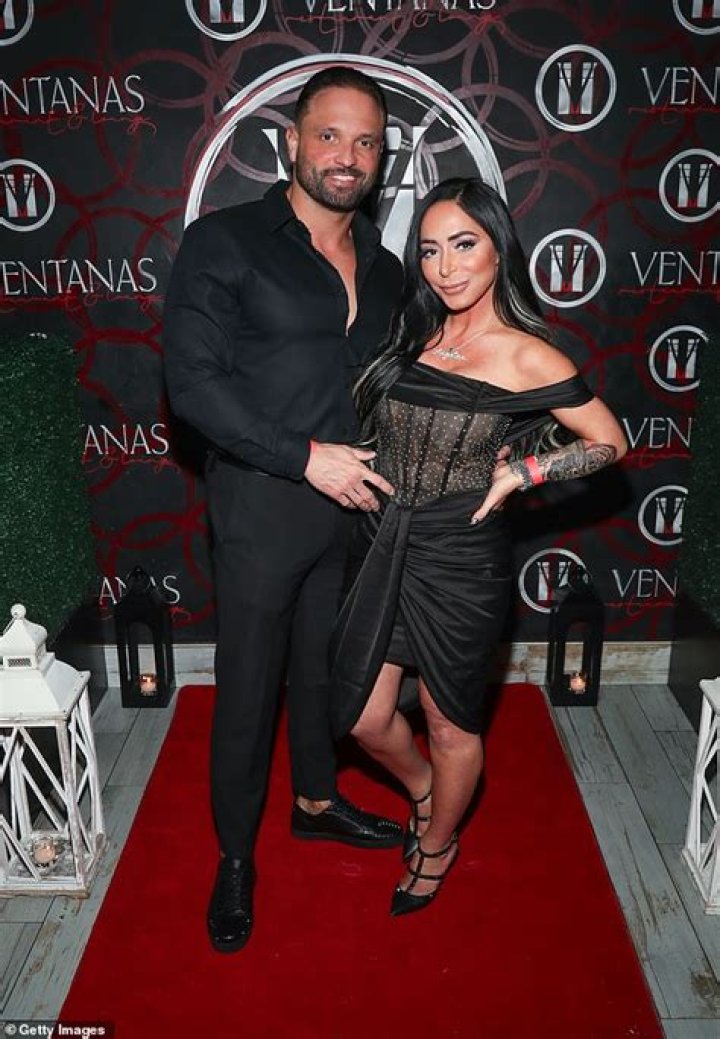 Angelina Pivarnick From Jersey Shore Family Vacation Is Engaged To Vinny Tortorella