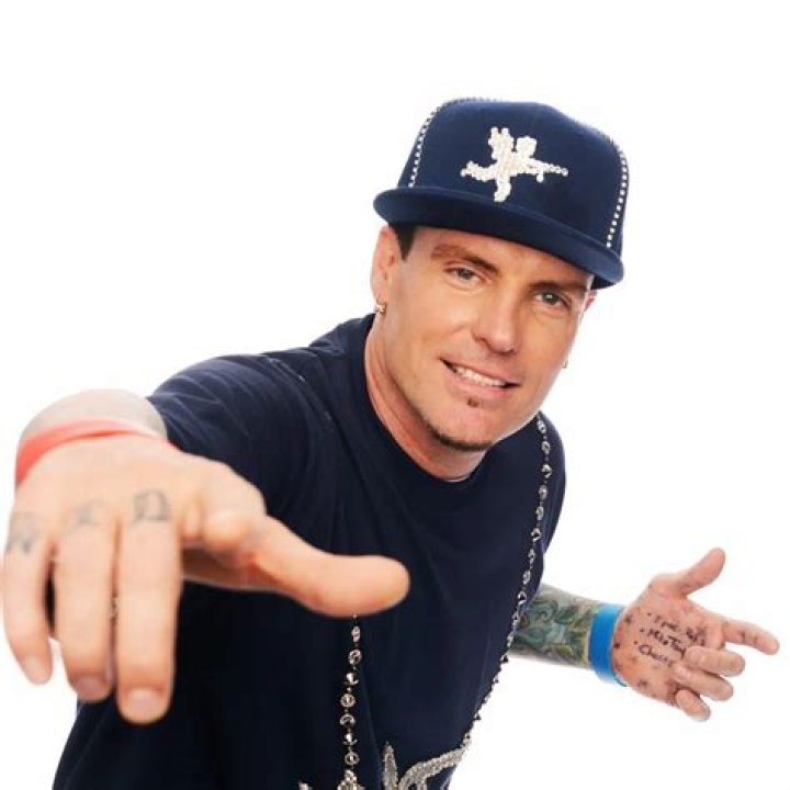 Is Vanilla Ice Bald? Wig And Plastic Surgery Rumors About The Rapper Explored