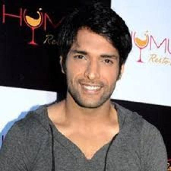 Karan Soni Bio, Wiki, Age, Height, Family, Wife, Actor, Movies and Net Worth