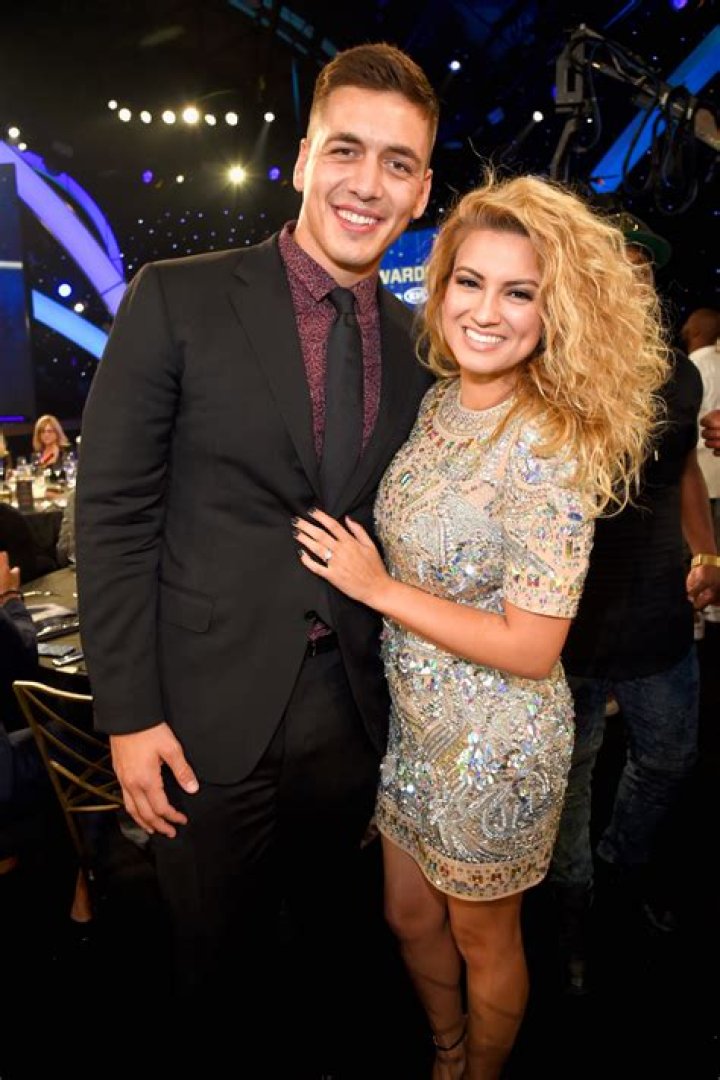 Tori Kelly: dating, net worth, tattoos, smoking & body measurements