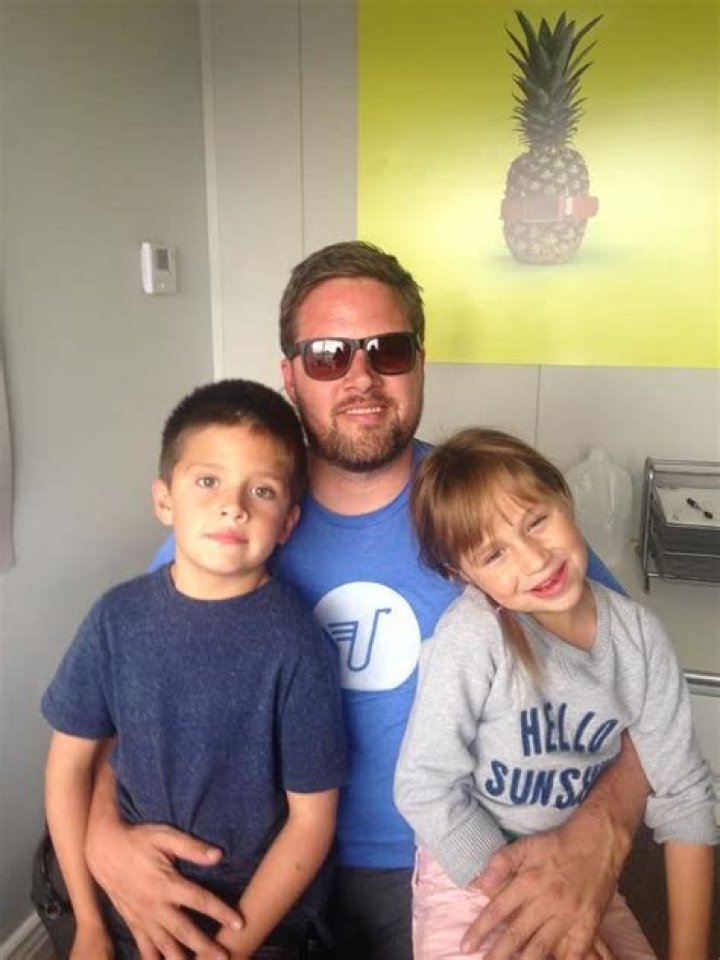 Who Is Nate Holzapfel Wife? Net Worth and Charges
